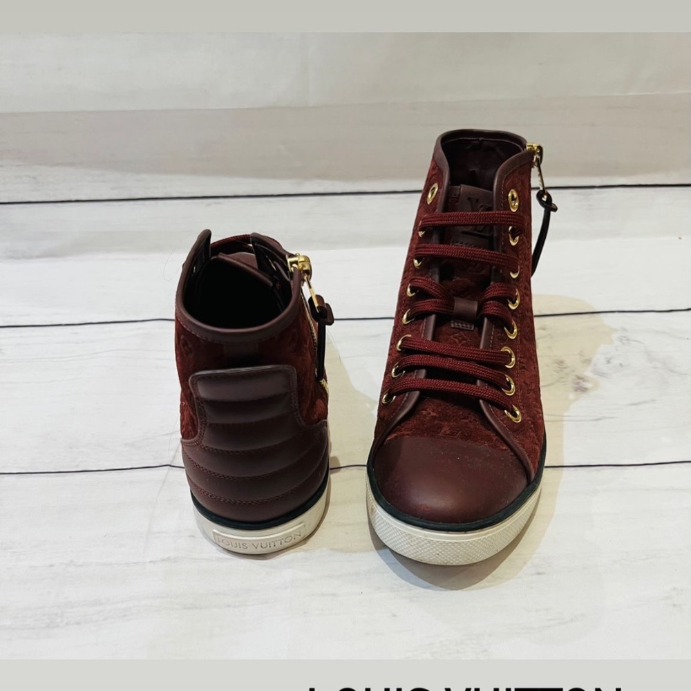 LOUIS VIUTTON MONOGRAM HIGH TOP SNEAKERS